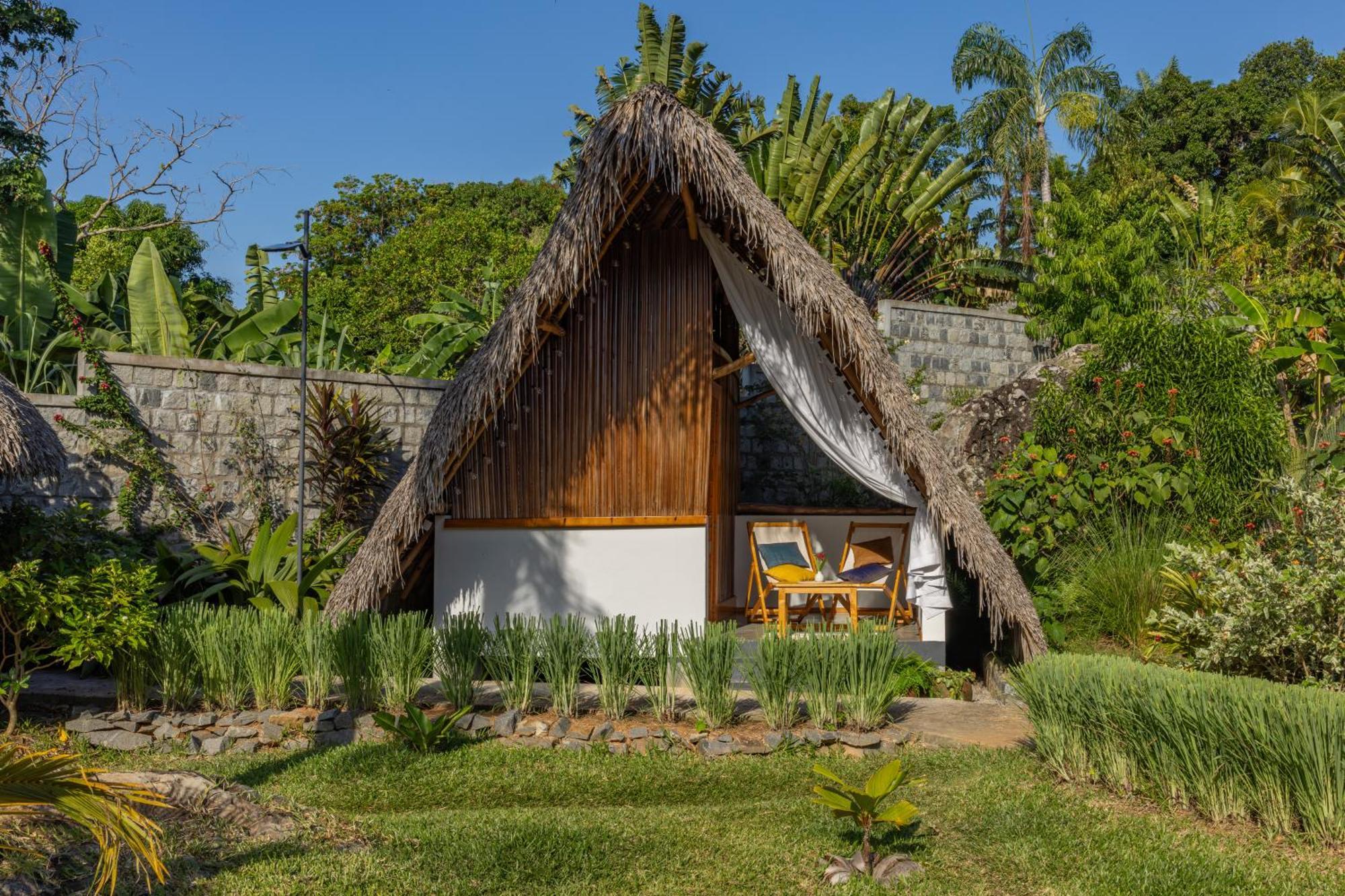 Komba Cabana クンバ島 エクステリア 写真
