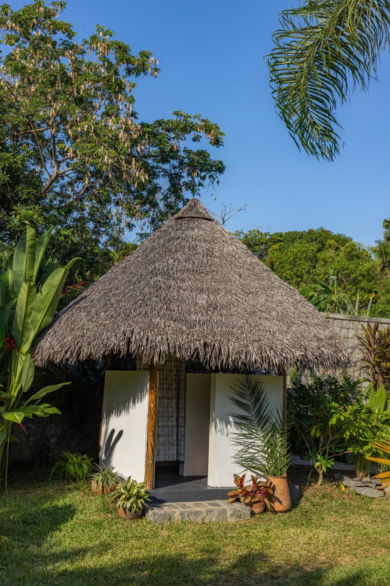 Komba Cabana クンバ島 エクステリア 写真