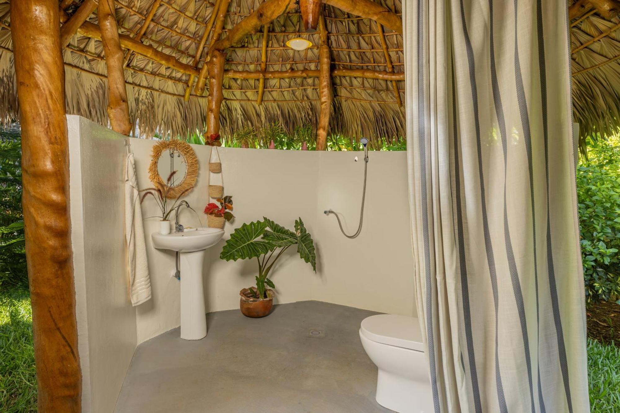 Komba Cabana クンバ島 エクステリア 写真
