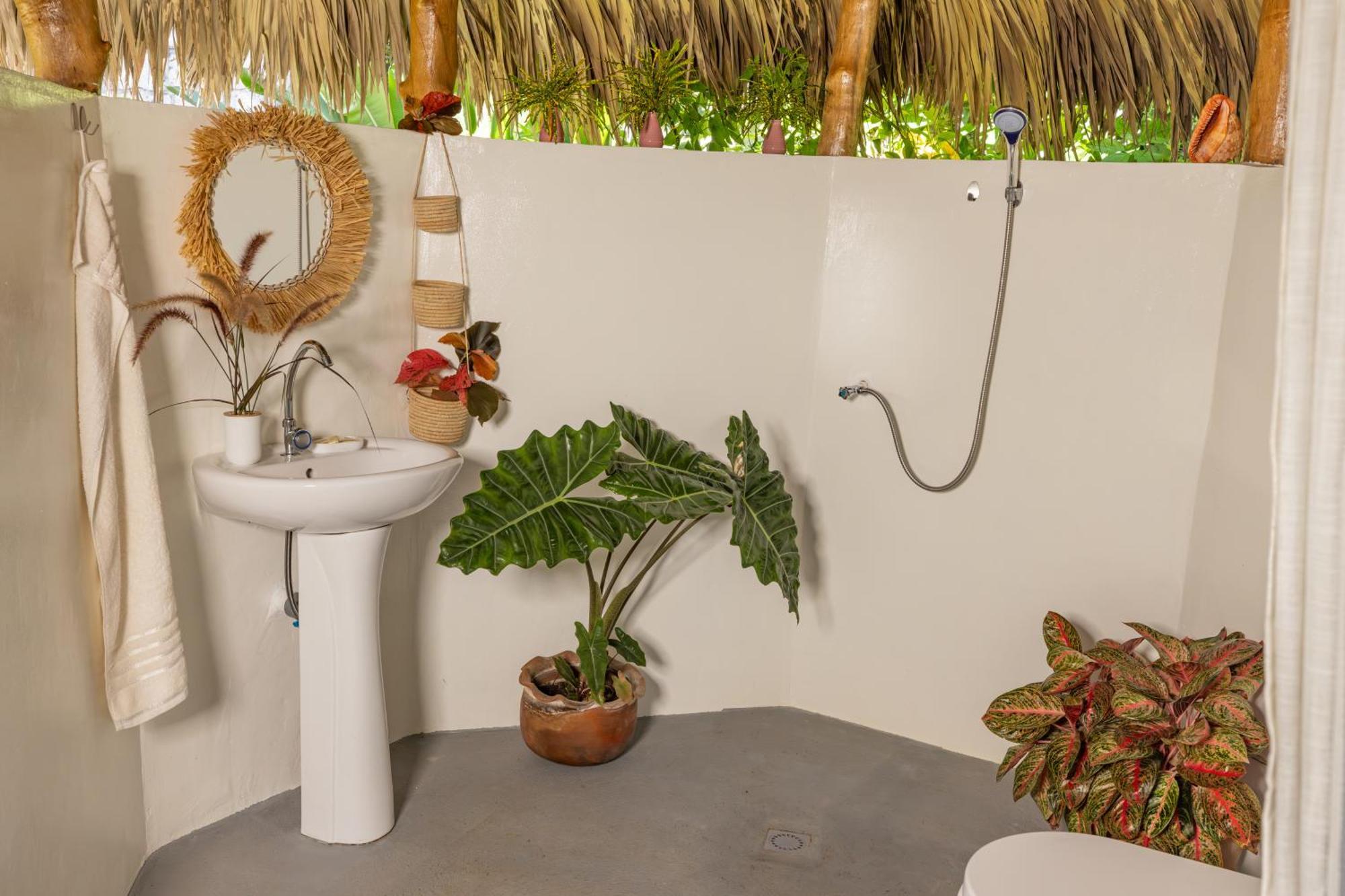 Komba Cabana クンバ島 エクステリア 写真