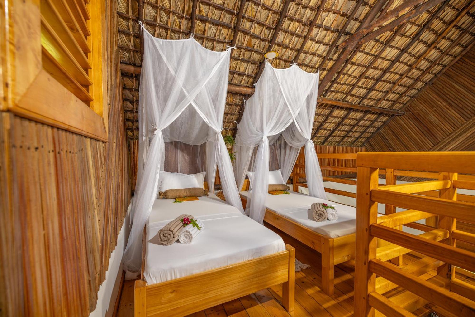 Komba Cabana クンバ島 エクステリア 写真